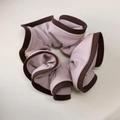Morandi roze scrunchie met koffiekleurige rand in een minimalistische Koreaanse stijl - Roze