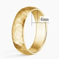 Bague dorée minimaliste de 6mm avec finition martelée unique et intérieur poli brillant - US 6 / 6mm / Or