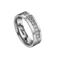 Detalle del anillo de acero de titanio plateado con circonitas y grabado I Love You - US 6 / Plata Con Circonita