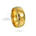 Dettaglio dell'anello in acciaio inossidabile dorato da 8 mm con sfaccettature geometriche - Taglia 6 / Oro