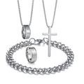 Detailset met zilveren kruishanger, gegraveerde Jezus-ring en grove schakelarmband - Eén Maat US Ringmaat 9 / Zilver