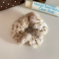 Detailweergave van de zachte pluche luipaardprint haarelastiek met pluizige textuur en hoge rek - Pluche Stijl / Off-wit