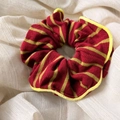 Chouchou tricoté rétro à rayures rouges et jaunes avec tissu texturé doux - Rouge avec Bordure Jaune