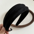 Cerchietto imbottito in pelle scamosciata nera da donna con design largo e minimalista - Nero
