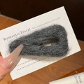 Horquilla triangular de felpa gris para mujer con textura de fibra suave y cálida - Gris