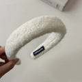 Diadema blanca de lana de cordero para mujer con etiqueta artesanal y estilo coreano - Blanco