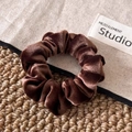 Coletero de terciopelo marrón oscuro para mujer con alta elasticidad y textura suave - Marrón
