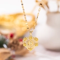 Elegante collar de corazón dorado con detalles de rosa y colgante de letra H - Oro H