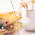 Collar con colgante de corazón dorado con rosa y letra J para mujeres - Oro J