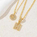 Set di collana dorata con ciondolo lettera H impreziosito da diamanti baguette e micro - Lettera H