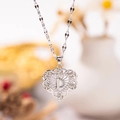 Collar de corazón plateado con colgante letra L y detalles delicados de flores de rosa - Plata L