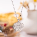 Collar corazón plateado con bordes de rosas y colgante letra M para mujer - Plata M