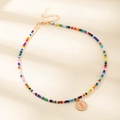 Collier en perles colorées avec pendentif rond doré lettre I et fermoir mousqueton réglable - Lettre I