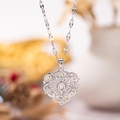 Collar con colgante de corazón letra Q con rosas caladas y circonitas en acabado plata - Plata Q