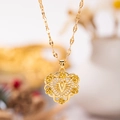 Elegante collar de corazón dorado con la letra V y patrón de rosas floral - Oro V