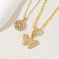 Set di due collane dorate con pendenti lettera W e zirconi a taglio baguette - Lettera W