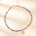 Collier de perles fait main coloré avec un pendentif lettre S doré et chaîne ajustable - S