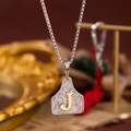 Collier vintage argenté avec lettre J, gravure florale et chaîne vénitienne chic - Lettre J