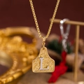 Collana dorata con ciondolo lettera L, goffratura floreale vintage e catena box - Oro L