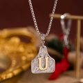 Collier à pendentif bouclier argenté avec lettre U dorée et gravures florales - Lettre U