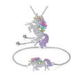 Dettaglio collana e bracciale regolabile con unicorno in argento e cristalli colorati - Base Argento Set Unicorno Multicolore / Colorato
