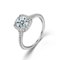 Nahaufnahme eines Halo-Rings mit rundem Hauptstein und Pavé-Besatz auf der Ringschiene - 1 Silberner Hauptring