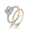 Dettaglio di anelli in zircone micro-pavé con halo classico e fasce in oro 18 carati - Taglia 9 / Anelli combinati / Set di 2 pezzi / Argento e Oro