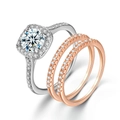 Dettaglio del set da 3 pezzi con diamante tondo halo e fasce pavé in oro rosa - Taglia 9 / Set di 3 anelli / Set di 3 / Argento e Oro Rosa