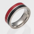 Anillo entrelazado tres en uno con esmalte rojo y negro sobre acero inoxidable pulido - US 7 / Rojo + Negro