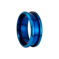 Dettaglio dell'anello in acciaio inossidabile blu lucido con fascia larga e scanalatura - Taglia 6 / 8mm Doppio Bordo Smussato / Blu