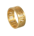 Anillo dorado de 8 mm de acero de titanio cepillado con números romanos calados - US 7 / Dorado