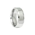 Silberner geometrisch facettierter Titanstahlring mit industrieller Hammerschlag-Textur - US 7 / Silber