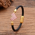 Bracciale boho in pelle con ciondolo puzzle e zirconi rosa su base di legno - Stile Puzzle in Zircone Rosa e Bianco