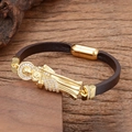 Pulsera religiosa de cuero trenzado marrón con colgante dorado y cierre magnético - Estilo Virgen María