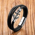 Detailansicht eines mehrlagigen Lederarmbands mit Silberanker auf Holzhintergrund - Silber-Anker-Charm-Stil (Stil 6)