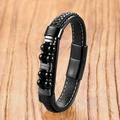 Detailansicht des Herrenlederarmbands mit Tigeraugen-Perlen und Metall-Magnetverschluss - Schwarzer Achat