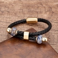 Detail van zwarte gevlochten lederen armband met gouden magneetsluiting en marmeren kralen - Goud Zwart Leer Glimmende Sluiting Blauw Witte Marmeren Kraal (Gold-8)