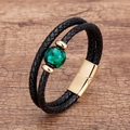 Dettaglio bracciale doppio in pelle nera intrecciata con perla verde e chiusura magnetica d'oro - Oro-Sabbie Mobili Verdi (E)