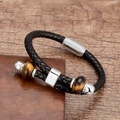 Detail van een gevlochten leren armband met stalen magneetsluiting en tijgeroogstenen - Zilver Zwart Leer Matte Sluiting Natuurlijk Tijgeroog (Silver-10)