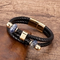 Dettaglio del bracciale in pelle intrecciata con chiusura magnetica dorata e pietre blu - Oro Con Pietra Marmo (Gold-9)