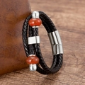 Dettaglio del bracciale in pelle nera intrecciata con perline arancioni e chiusura magnetica - Argento Con Pietra Rosso Arancio (Silver-4)