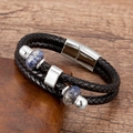 Dettaglio del bracciale in pelle intrecciata con pietre naturali blu e chiusura magnetica - Argento Con Pietra a Trama Blu (Silver-9)