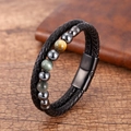 Nahaufnahme von Herren-Lederarmband mit Tigerauge, Hämatit-Perlen und Magnetverschluss - Hellgrüner Katzenaugen-Stil (Stil-9)