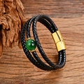 Dettaglio del bracciale multistrato in pelle intrecciata con pietra verde e chiusura magnetica - Perla Texture Agata Verde (Stile-7)