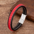Détail du bracelet en cuir tressé rouge et noir avec fermoir magnétique poli - Noir Rouge