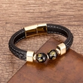 Détail du bracelet en cuir tressé noir avec fermoir magnétique doré et perles gravées - Obsidienne (Boucle Dorée)