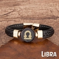 Gros plan sur le bracelet Balance en cuir noir tressé avec symbole du zodiaque doré - Balance
