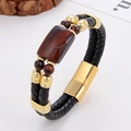 Dettaglio del bracciale in pelle intrecciata con pietra occhio di tigre rossa e chiusura dorata - Stile Occhio di Tigre (Stile-4)