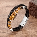 Vue détaillée du bracelet en cuir tressé avec perles d'œil de tigre et fermoir magnétique inox - Argent-C (Oeil de Tigre Jaune)