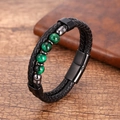 Dettaglio del bracciale doppio in pelle intrecciata con perle occhio di tigre verde su legno - Stile con perle in occhio di tigre verde (Stile-10)